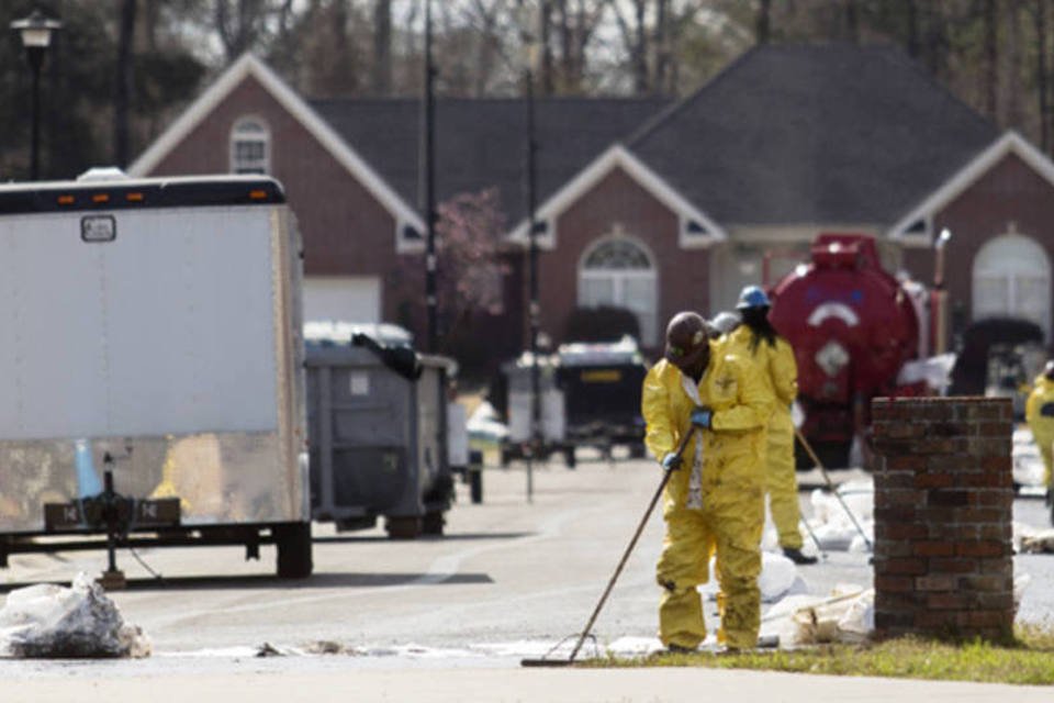Exxon Mobil continua limpeza após vazamento no Arkansas