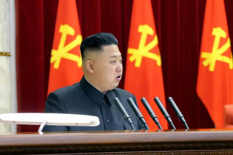
	L&iacute;der da Coreia do Norte Kim Jong-un discursa em plen&aacute;rio durante reuni&atilde;o do Comit&ecirc; Central do Partido dos Trabalhadores da Coreia
 (KCNA/Reuters)