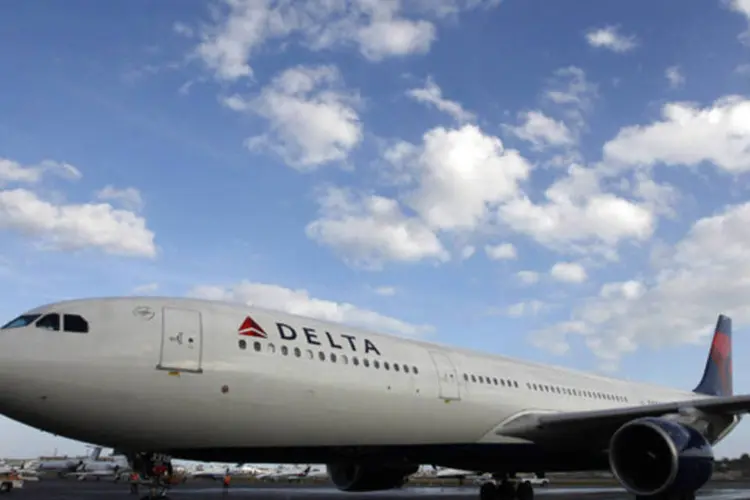 Avião da Delta Air Lines: gastos aumentaram 3%, com custos com salários subindo 8% (Jeff Haynes/Reuters)