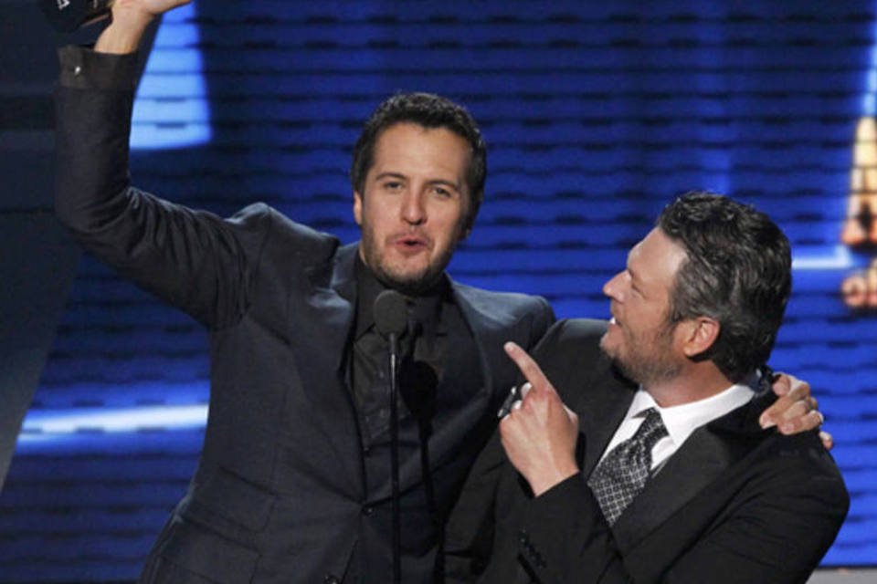 Lambert e Bryan são maiores vencedores de prêmio country