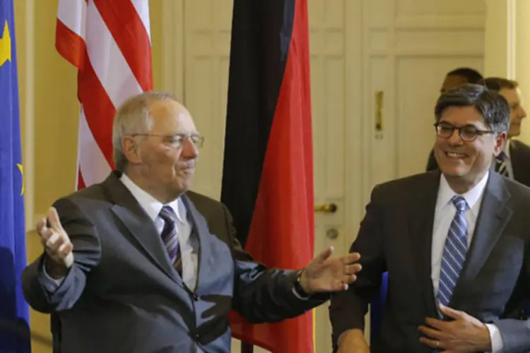 Ministro das Finanças da Alemanha, Wolfgang Schaeuble, e o Secretário do Tesouro dos EUA, Jack Lew, em conferência de imprensa em Berlim (Tobias Schwarz/Reuters)