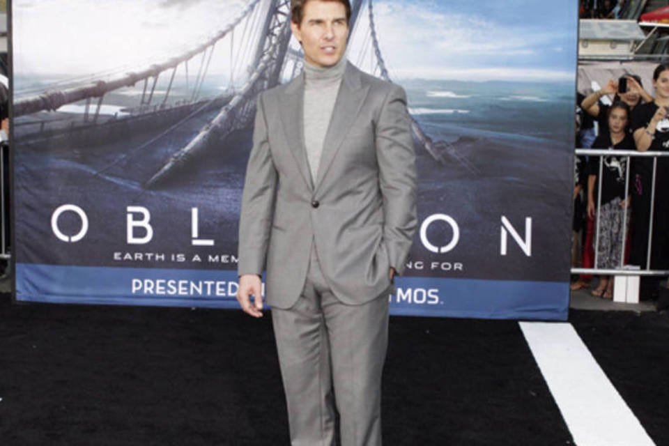 Tom Cruise é sobrevivente num mundo destruído em Oblivion