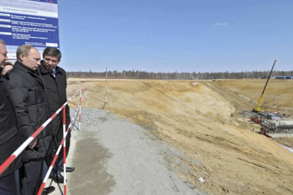 Rússia anuncia 1º lançamento tripulado no seu território