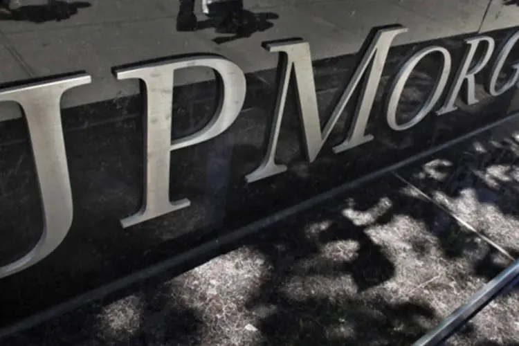 
	JPMorgan: lucro l&iacute;quido caiu para 5,28 bilh&otilde;es de d&oacute;lares, ou 1,30 d&oacute;lar por a&ccedil;&atilde;o, no quarto trimestre de 2013, ante 5,69 bilh&otilde;es de d&oacute;lares, ou 1,39 d&oacute;lar por a&ccedil;&atilde;o, no mesmo trimestre de 2012
 (Eduardo Munoz/Reuters)