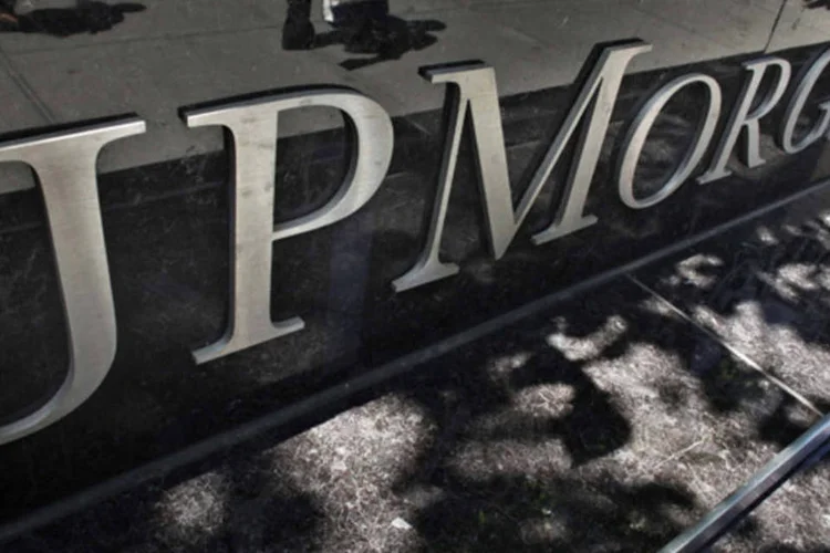 
	Fachada do pr&eacute;dio-sede do banco JPMorgan em Nova York, Estados Unidos: essa &eacute; uma das institui&ccedil;&otilde;es financeiras que est&aacute; discutindo a proibi&ccedil;&atilde;o
 (Eduardo Munoz/Reuters)