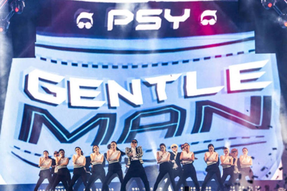 Rapper sul-coreano PSY canta "Gentleman" durante  a apresentação do concerto "Happening", em Seul (YG Entertainment/Divulgação/Reuters)