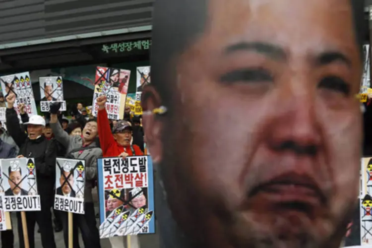 Imagem do ditador Kim Jong-un aparece em um protesto contra a Coreia do Norte em Seul, Coreia do Sul (Lee Jae-Won/Reuters)