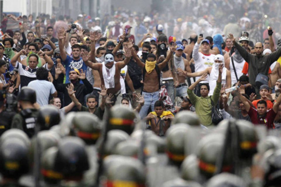 Governo da Venezuela promete reprimir manifestação com força