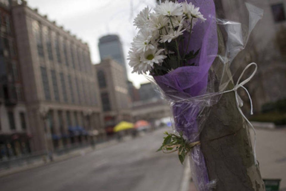 50 feridos em atentados de Boston permanecem internados