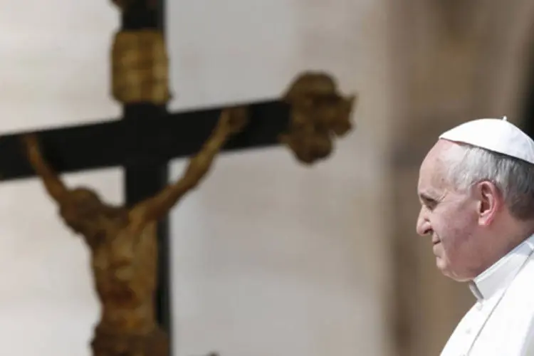 Papa Francisco sai no final de sua audiência geral de quarta-feira na Praça São Pedro, no Vaticano (Tony Gentile/Reuters)