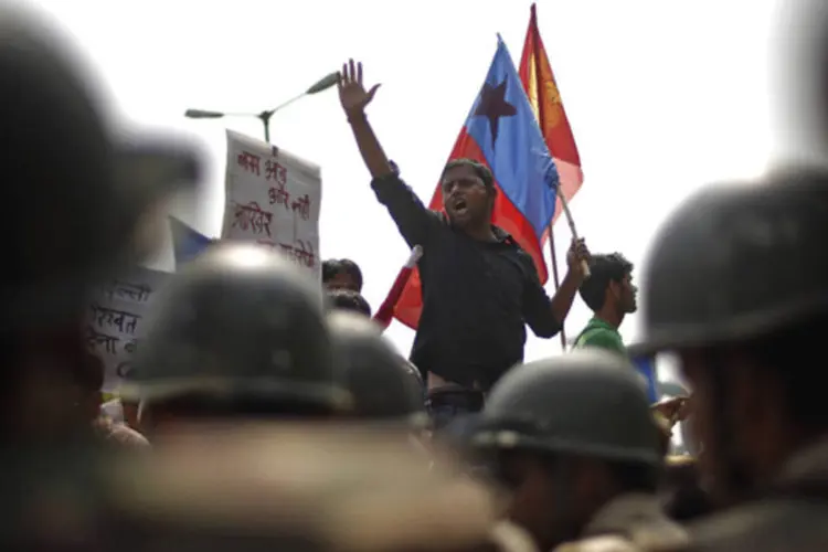 
	Manifestante durante um protesto do lado de fora da sede da pol&iacute;cia em Nova Deli, &Iacute;ndia
 (Adnan Abidi/Reuters)
