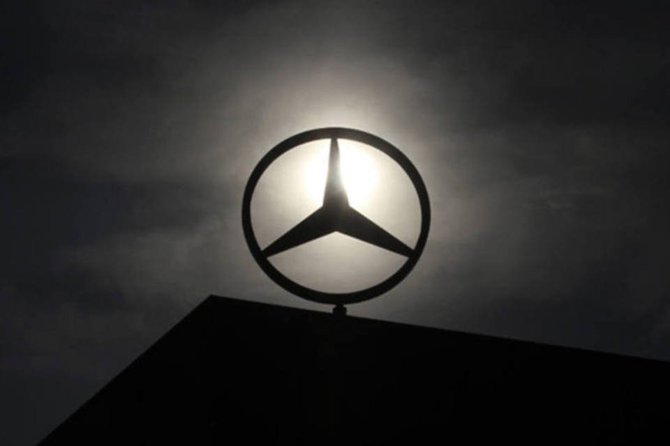 Mercedes coloca 1,5 mil funcionários em licença remunerada