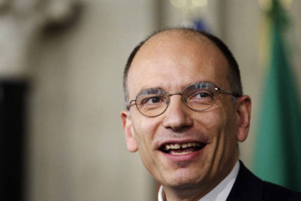 Enrico Letta, da centro-esquerda, é nomeado premiê da Itália