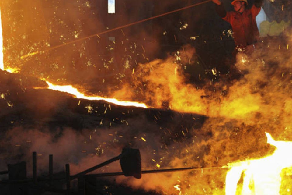 Com mercado fraco, siderúrgicas chinesas revendem aço