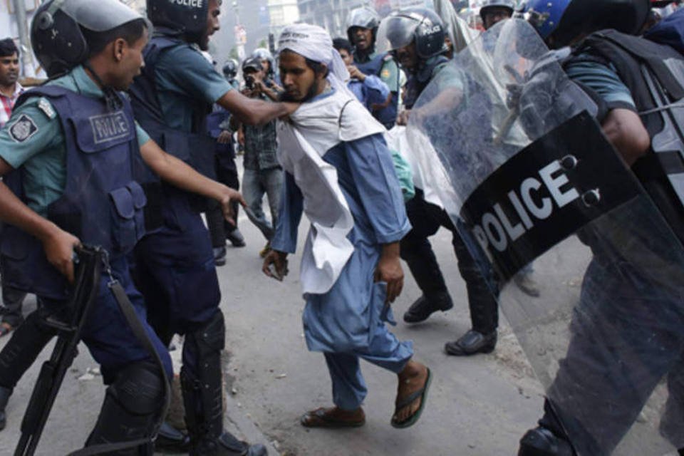 Protesto em Bangladesh termina com sete mortes