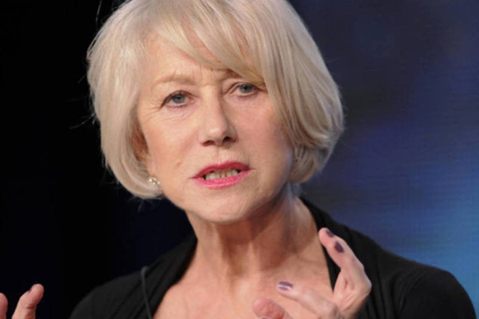 Vestida de rainha, Helen Mirren dá bronca em batuqueiros