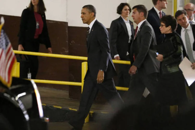 
	Presidente dos Estados Unidos, Barack Obama, caminha para a sua limousine ap&oacute;s visita ao Departamento de Energia em Washington
 (Jason Reed/Reuters)