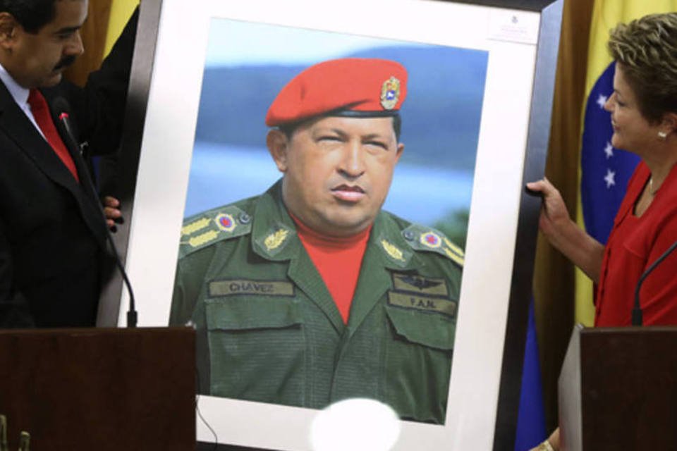 Maduro recebe forte respaldo de Dilma e promessa comercial