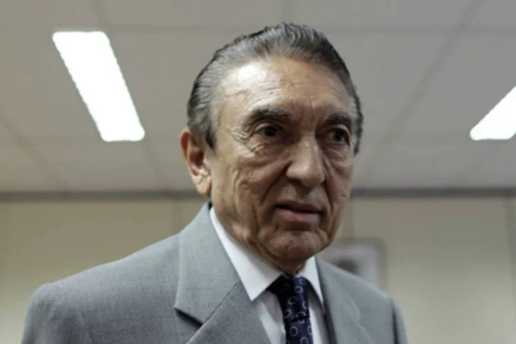 
	Ministro de Minas e Energia, Edison Lob&atilde;o: &quot;pr&eacute;-sal, pelos estudos que estamos fazendo aqui no Brasil e fora do Brasil, vai nos surpreender positivamente&quot;, disse
 (Ueslei Marcelino/Reuters)