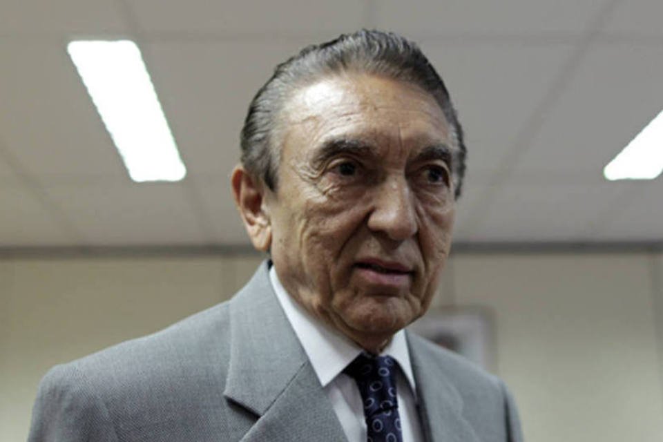 Filho de Lobão diz que ministro não sairá da pasta