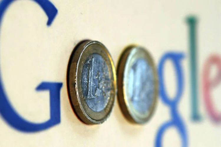 
	Logotipo do Google com moedas do euro: com o acordo, a companhia evitar&aacute; se submeter a um procedimento antimonop&oacute;lio que poderia acarretar em multas de US$ 5 milh&otilde;es
 (Michael Dalder/Reuters)