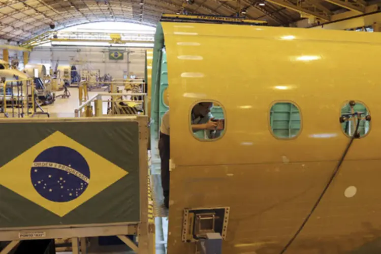 Fábrica da Embraer em São José dos Campos: negócio foi considerado pela fabricante brasileira como "uma das mais importantes encomendas da história das duas empresas" (Nacho Doce/Reuters)