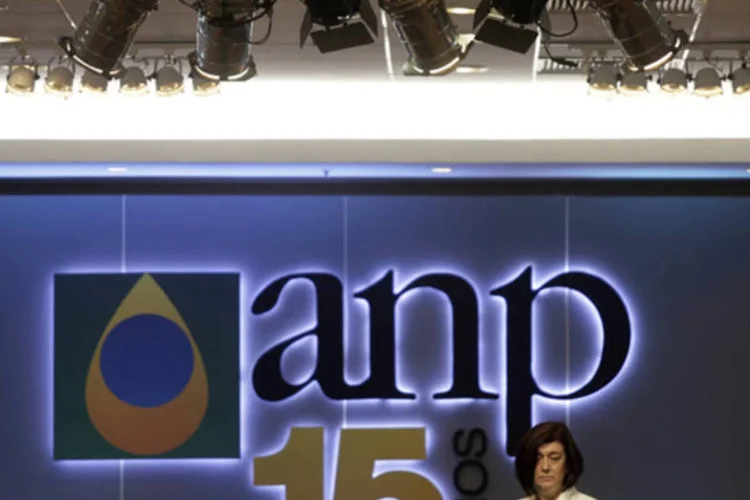 Diretora-geral da ANP, Magda Chambriard, participa de cerimônia de abertura da 11ª Rodada de áreas de exploração de petróleo e gás no Brasil no Rio de Janeiro (Ricardo Moraes/Reuters)