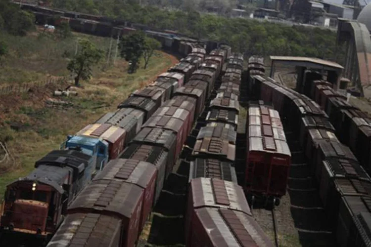 
	Vag&otilde;es de trem da ALL: duplica&ccedil;&atilde;o vai permitir aumentar a capacidade do principal corredor de exporta&ccedil;&atilde;o ferrovi&aacute;rio dos atuais 15 pares de trem para 37 pares de trem
 (Nacho Doce/Reuters)
