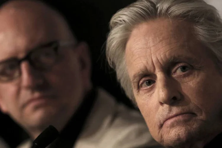 
	O diretor Steven Soderbergh (e) e o ator Michael Douglas participam de coletiva sobre o filme &quot;Behind the Candelabra&quot;, em Cannes: este &eacute; um dos melhores pap&eacute;is de sua carreira
 (Regis Duvignau/AFP)