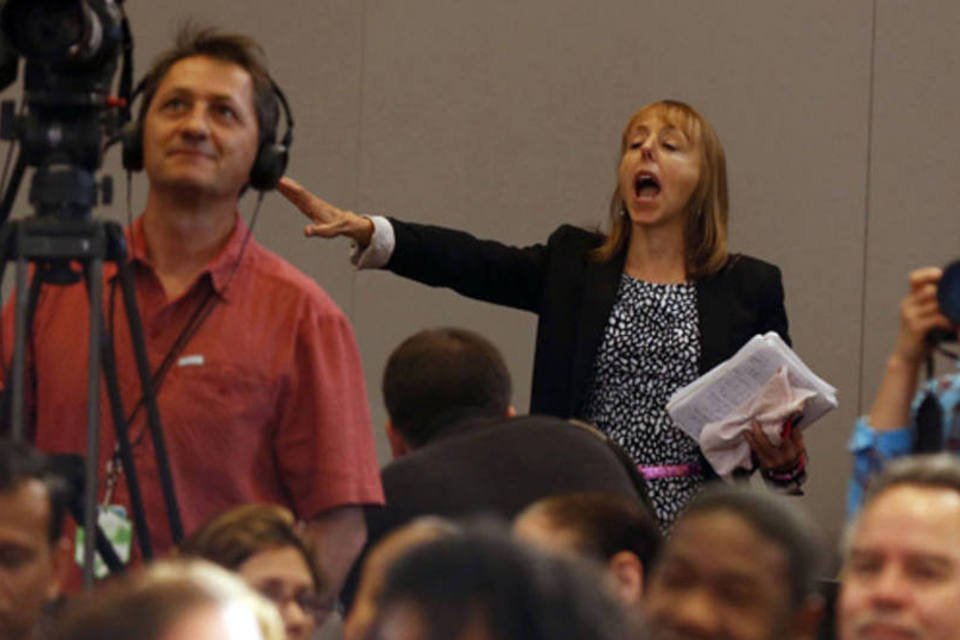 Manifestante pacifista desafia Obama durante discurso