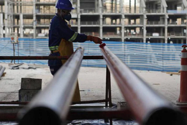 
	Em junho, os custos com m&atilde;o de obra subiram 1,96% em rela&ccedil;&atilde;o a maio. Os sal&aacute;rios dos engenheiros aumentaram 4,62%
 (Nacho Doce/Reuters)