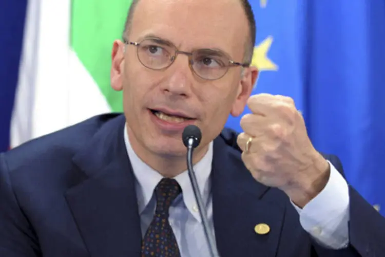 Premiê italiano, Enrico Letta, fala durante coletiva de imprensa durante cúpula de líderes da União Europeia, em Bruxelas (Laurent Dubrule/Reuters)