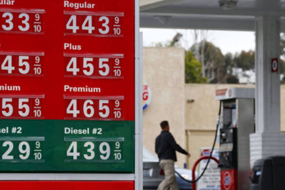 Petrobras anuncia pela 2ª vez no dia queda no preço da gasolina