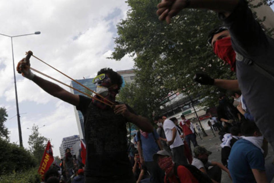 Governo turco reconhece protestos mas condena violência