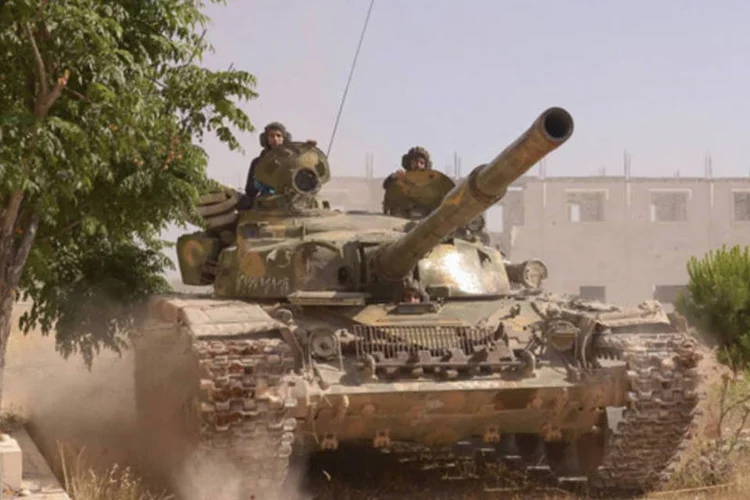 
	For&ccedil;as aliadas a Bashar al-Assad, presidente s&iacute;rio, em opera&ccedil;&atilde;o militar contra rebeldes em Alepo, S&iacute;ria: Conselho de Direitos Humanos da ONU pede permiss&atilde;o para entrar no pa&iacute;s sem restri&ccedil;&otilde;es
 (George Ourfalian/Reuters)