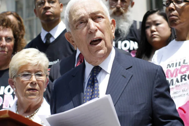 Foto de arquivo mostra o senador americano Frank Lautenberg em Nova York, final de julho deste ano (Brendan McDermid/Reuters)
