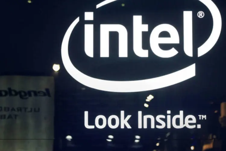 Estande da Intel em feira de tecnologia: empresa dominou a indústria de computadores pessoais durante décadas, mas foi lenta em reagir à explosão de smartphones e tablets (Pichi Chuang/Reuters)