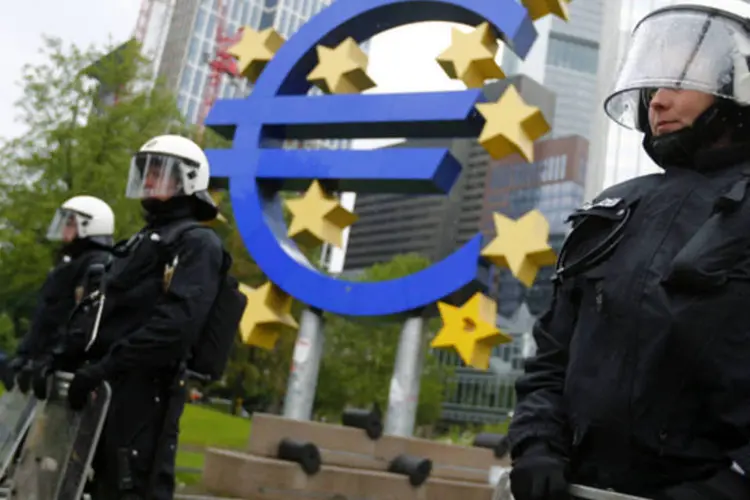 Proteção do Euro: líderes da zona do euro querem que o fundo de resgate seja capaz de se tornar acionista em um banco sistemicamente importante (Kai Pfaffenbach/Reuters)