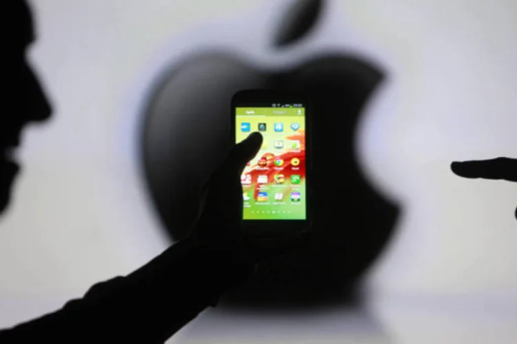 Smartphone: a Apple minimizou a derrota (Dado Ruvic/Reuters)