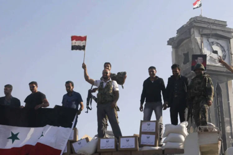 
	Ex&eacute;rcito s&iacute;rio: soldados mataram um n&uacute;mero indeterminado de milicianos jihadistas e destru&iacute;ram v&aacute;rios de seus ve&iacute;culos
 (Mohamed Azakir/Reuters)