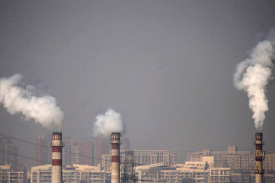 Poluição faz cidade chinesa impor restrições ao tráfego