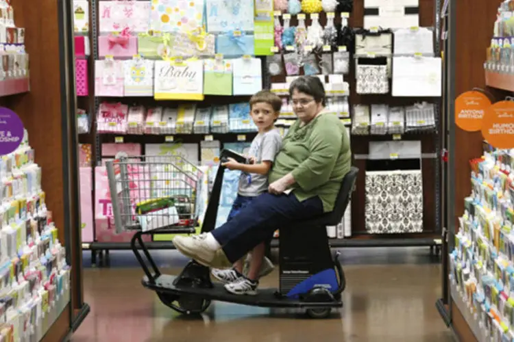 Supermercado Walmart em Rogers, Arkansas: companhia divulgou no mês passado uma queda inesperada nas vendas em lojas abertas há pelo menos um ano (Rick Wilking/Reuters)