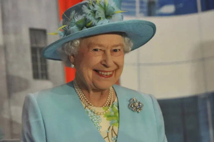 
	A rainha Elizabeth II: beb&ecirc; de Zara ser&aacute; o quarto bisneto da soberana brit&acirc;nica, ap&oacute;s o nascimento nos pr&oacute;ximos dias do filho dos duques de Cambridge, William e Kate
 (Jeff Overs/AFP)
