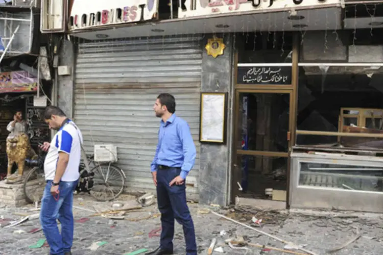 Local da explosão de duas bombas perto a uma delegacia da polícia na região central da praça Marjeh, em Damasco (SANA/Divulgação via Reuters)