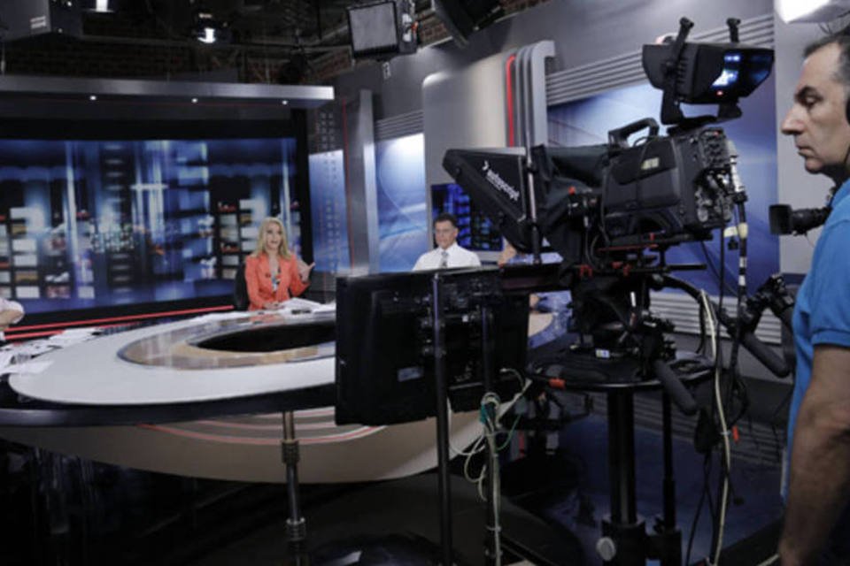 Sinal de TV pública grega volta após quase 1 mês