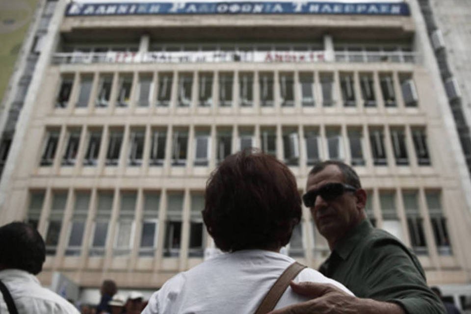 Sindicatos convocam greve na Grécia após fim de TV estatal
