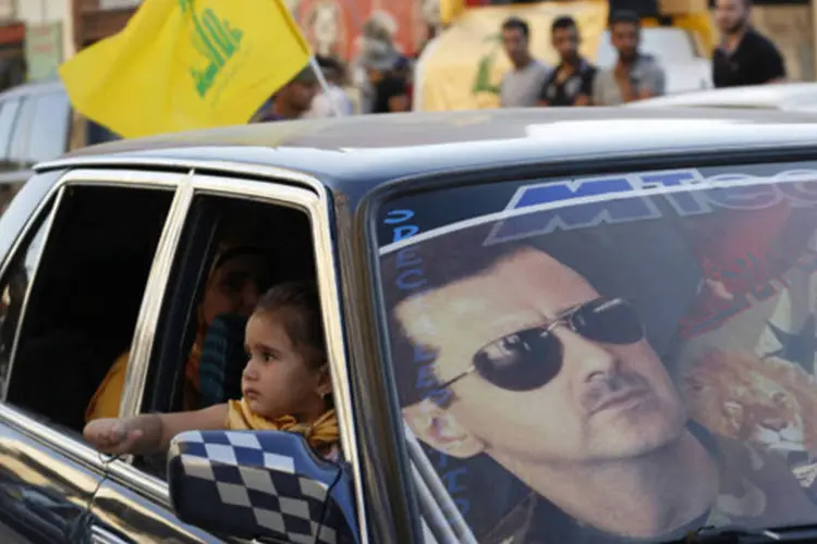 
	Imagem do presidente da S&iacute;ria Bashar al-Assad &eacute; visto na janela de um carro: chanceler disse que deve haver um cessar-fogo se as negocia&ccedil;&otilde;es de fato ocorrerem em Genebra
 (Jamal Saidi)