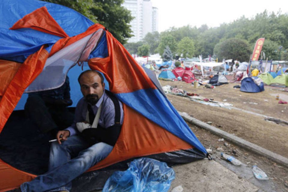 Premiê turco dá ultimato a manifestantes em parque