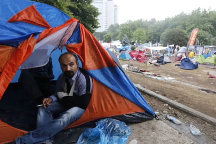 Manifestante ferido repousa em sua tenda no Parque Gezi, no centro de Istambul, Turquia (Osman Orsal/Reuters)