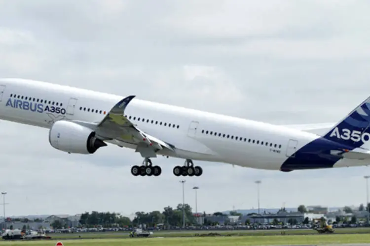 
	Novo jato Airbus A350: esse foi um dos modelos encomendados pela Kuwait Airways
 (Jean-Philippe Arles/Reuters)